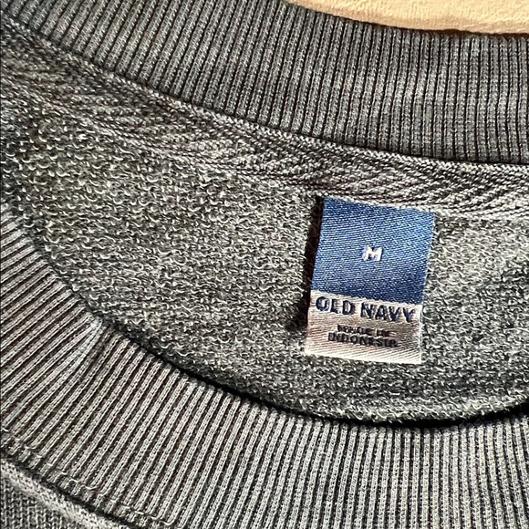 Old Navy women’s medium Charcoal Crewneck Sweatshirt - Picture 3 of 3